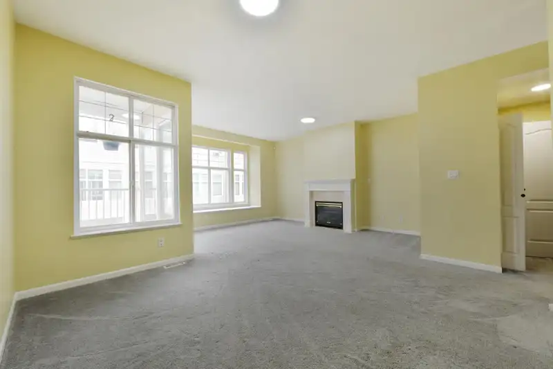 83 22888 WINDSOR COURT - photo 2 of 28