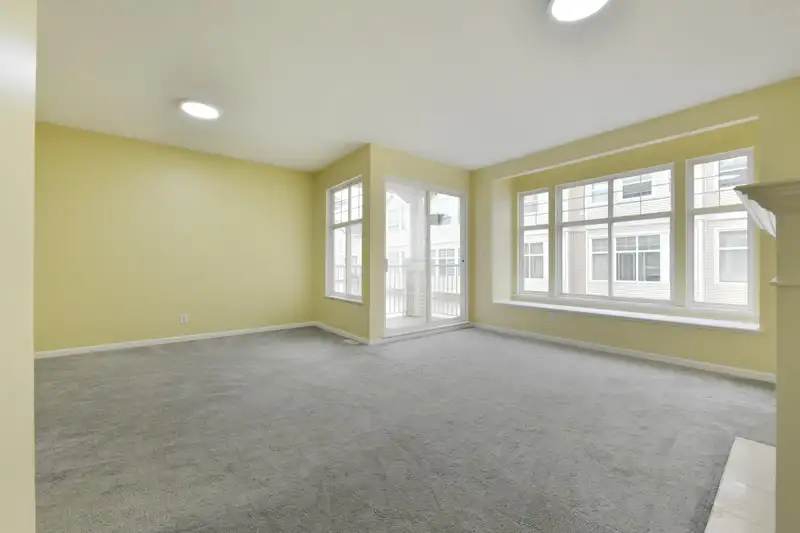 83 22888 WINDSOR COURT - photo 4 of 28