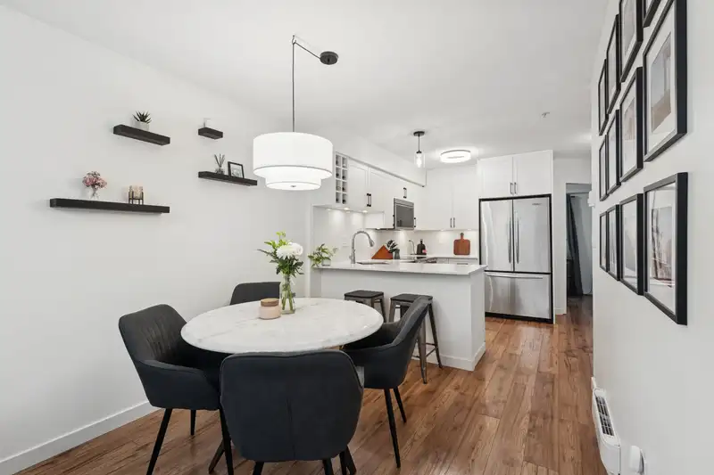 C3 332 LONSDALE AVENUE - photo 4 of 18