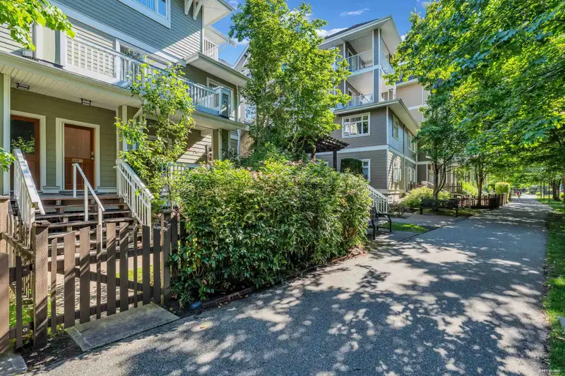 138 7388 MACPHERSON AVENUE - photo 1 of 26