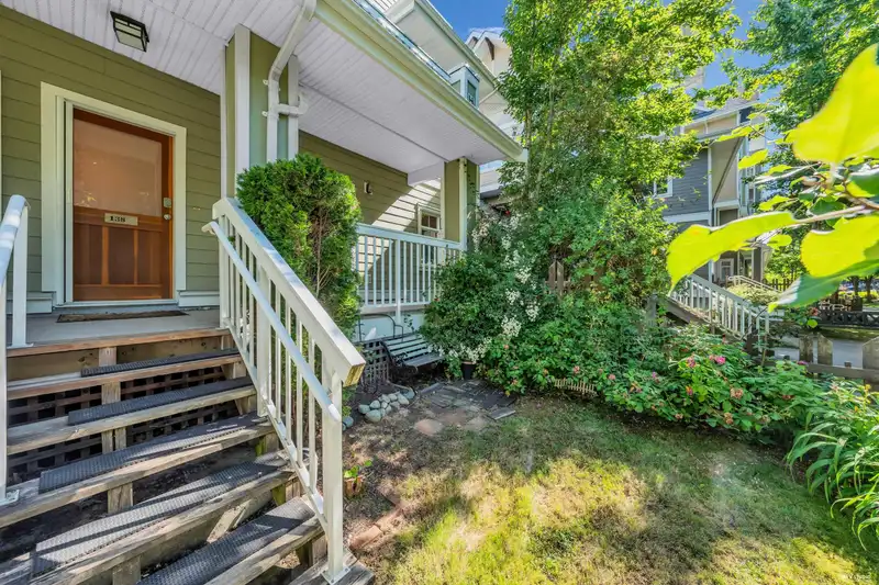 138 7388 MACPHERSON AVENUE - photo 2 of 26