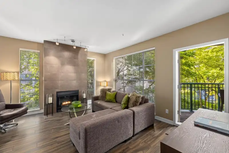 203 1928 NELSON STREET - photo 1 of 21