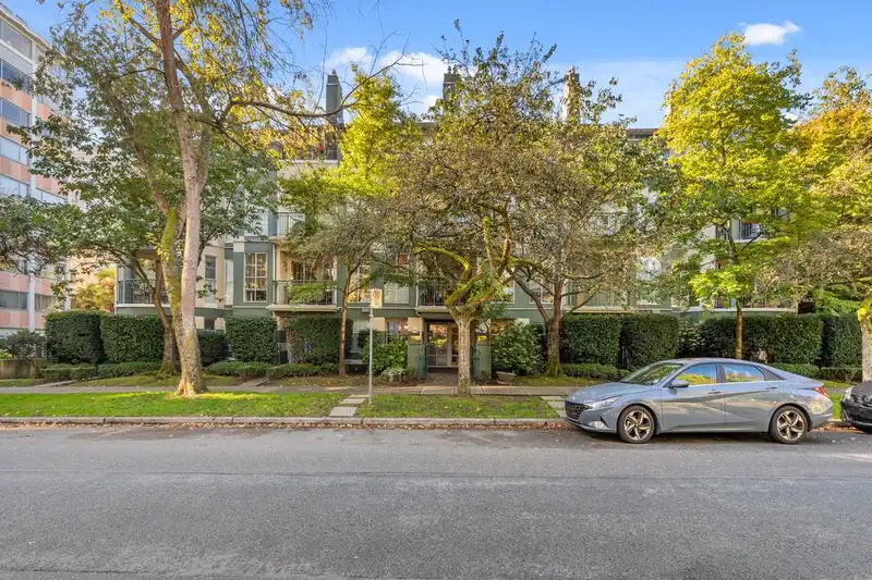 203 1928 NELSON STREET - photo 2 of 21