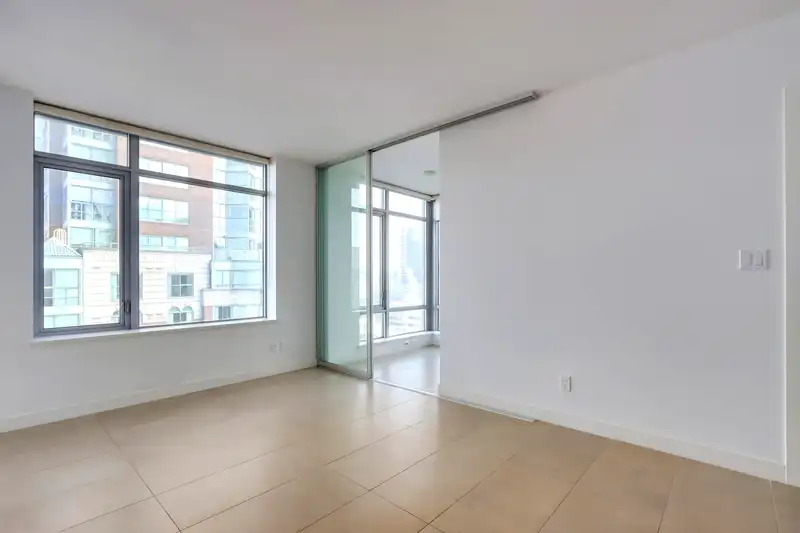 2107 1028 BARCLAY STREET - photo 4 of 26