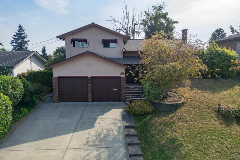 2272 BEVAN CRESCENT - photo 1 of 25