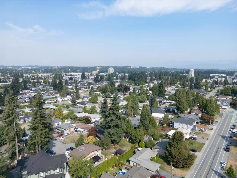 2272 BEVAN CRESCENT - photo 4 of 25