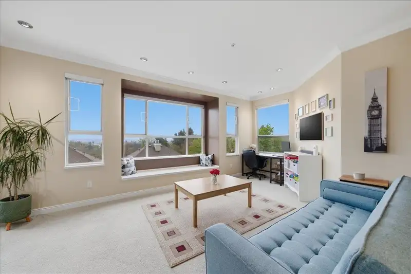 307 5270 OAKMOUNT CRESCENT - photo 2 of 36