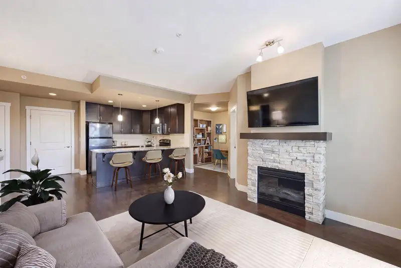 218 3192 GLADWIN ROAD - photo 4 of 14