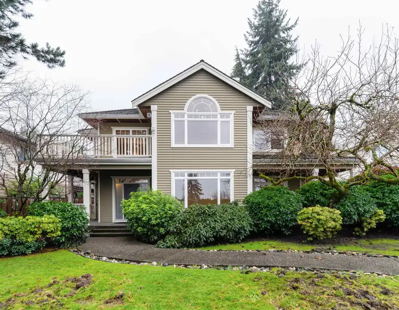 2437 KINGS AVENUE - photo 1 of 39