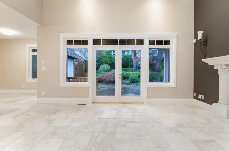 2437 KINGS AVENUE - photo 4 of 39