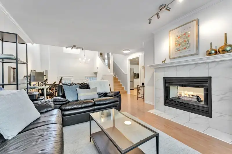 38 16318 82 AVENUE - photo 1 of 40