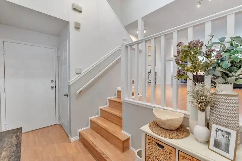 38 16318 82 AVENUE - photo 2 of 40