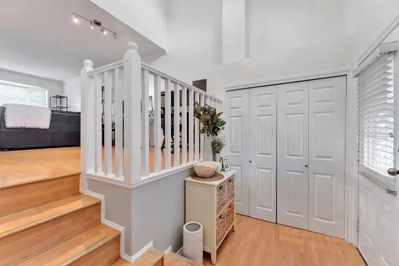 38 16318 82 AVENUE - photo 3 of 40