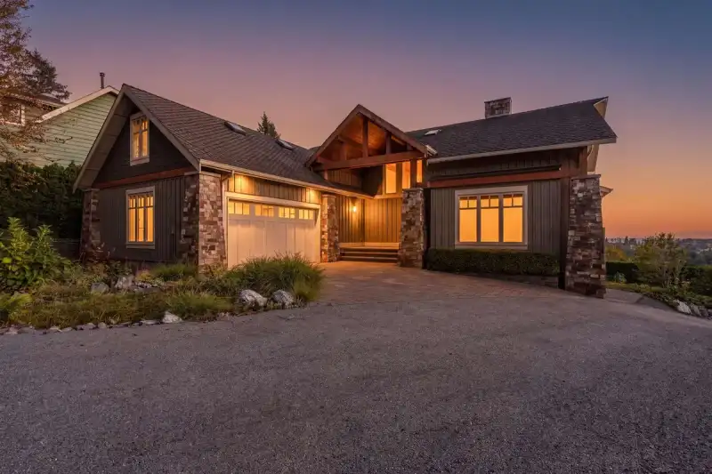 5575 FAIRLIGHT CRESCENT - photo 1 of 40