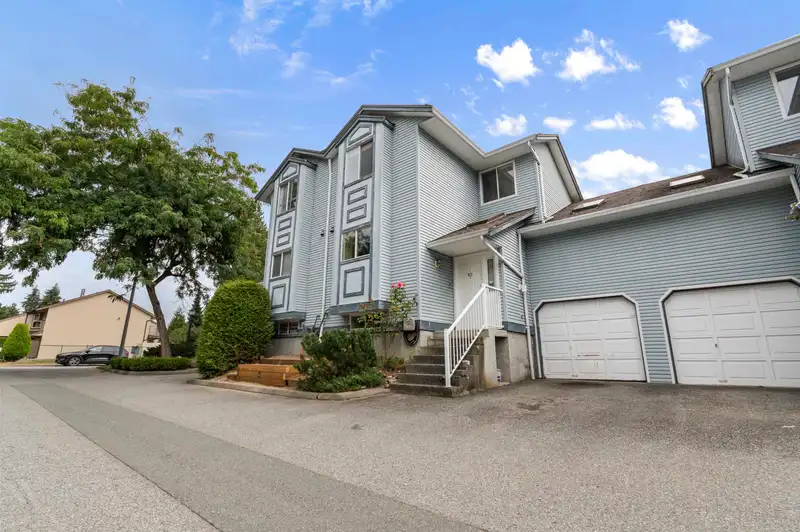 10 19252 119TH AVENUE - photo 2 of 35