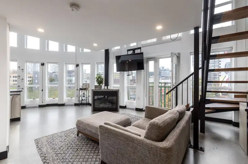 503 1 E CORDOVA STREET - photo 1 of 31