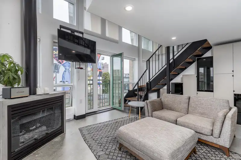 503 1 E CORDOVA STREET - photo 2 of 31