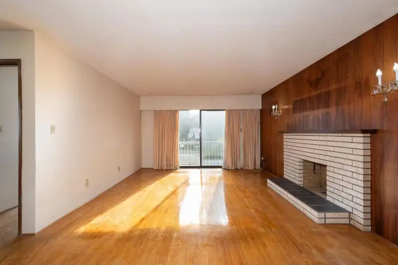 2061 E 41ST AVENUE - photo 3 of 22