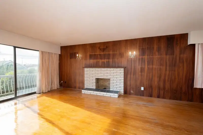 2061 E 41ST AVENUE - photo 4 of 22