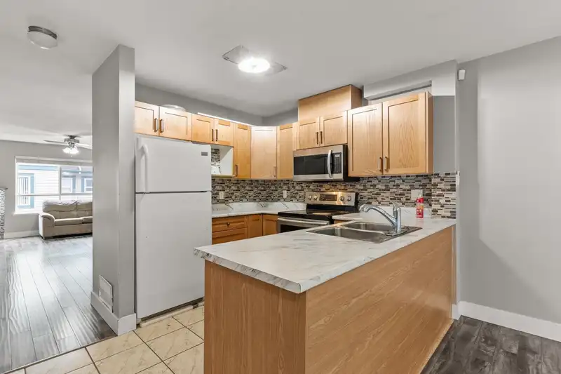 50 12730 66 AVENUE - photo 4 of 37
