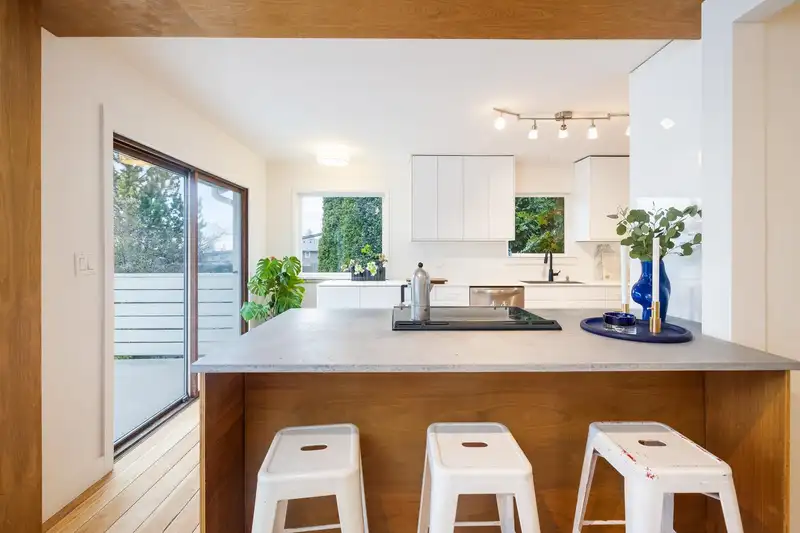 1008 CALEDONIA AVENUE - photo 3 of 40