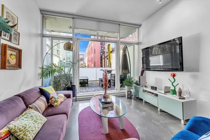 408 53 W HASTINGS STREET - photo 1 of 28