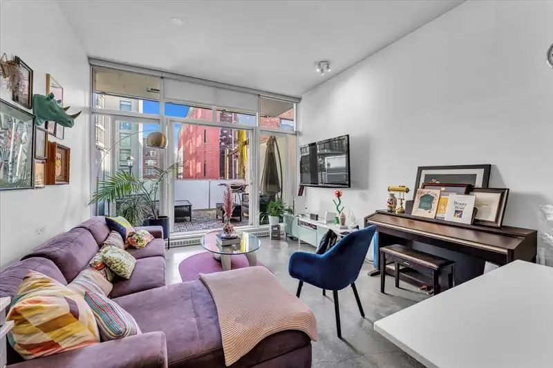 408 53 W HASTINGS STREET - photo 2 of 28