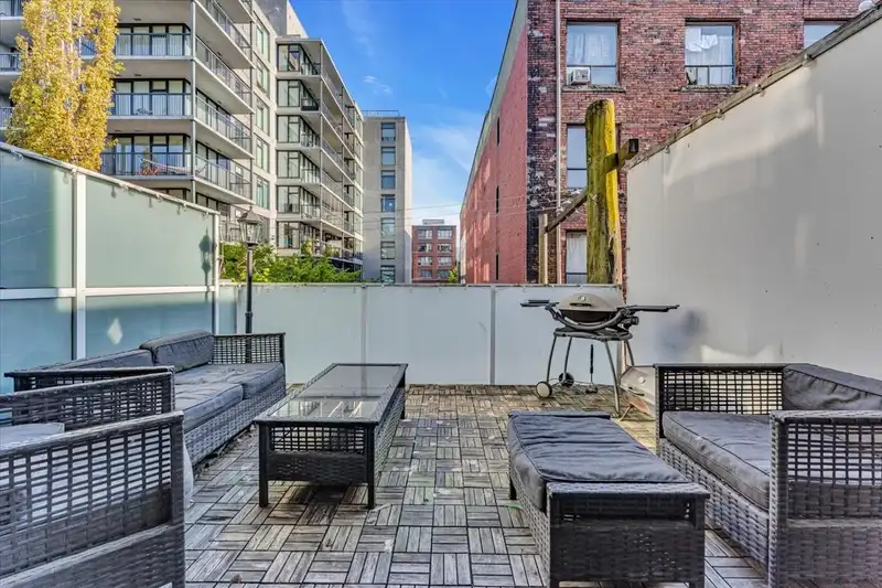 408 53 W HASTINGS STREET - photo 4 of 28