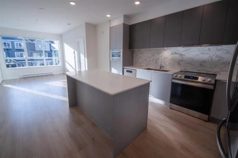 216 1792 STARLING DRIVE - photo 2 of 23