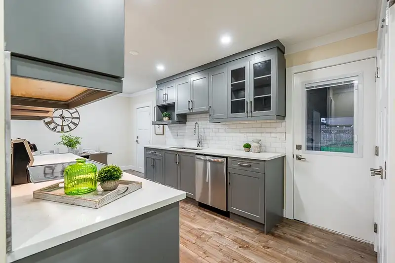27036 28 AVENUE - photo 4 of 35