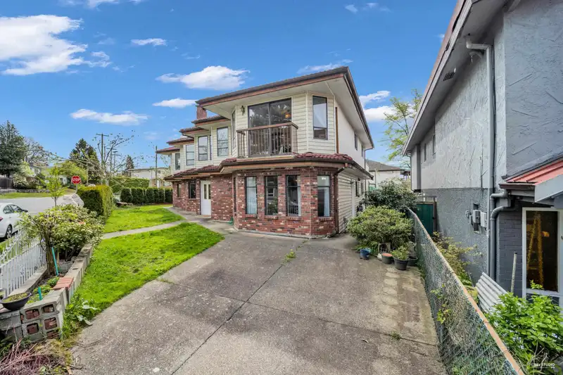 3088 SCHOOL AVENUE - photo 4 of 40