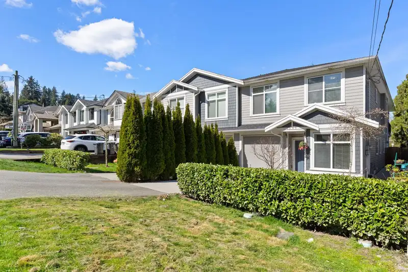 1945 MORGAN AVENUE - photo 3 of 40