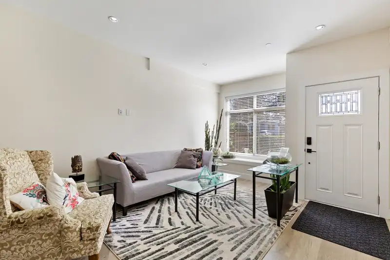 1945 MORGAN AVENUE - photo 4 of 40