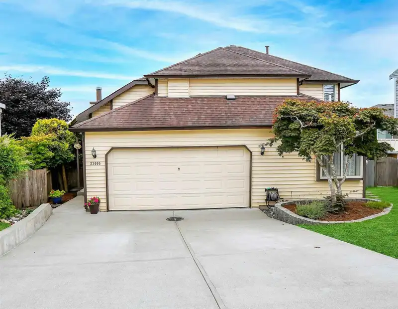 23005 OLUND CRESCENT - photo 1 of 40