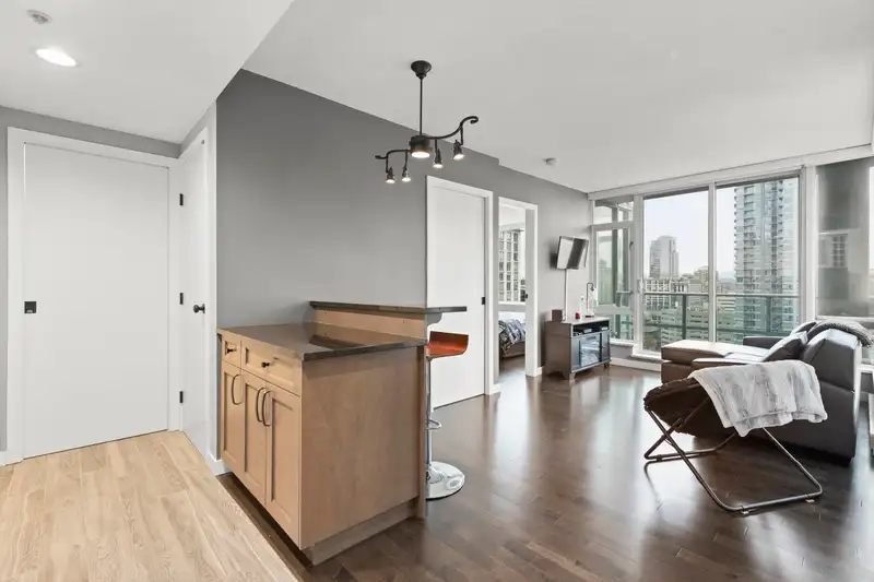 2601 833 HOMER STREET - photo 2 of 35