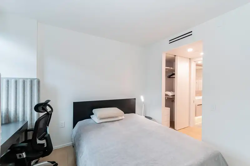 606 889 PACIFIC STREET - photo 4 of 31