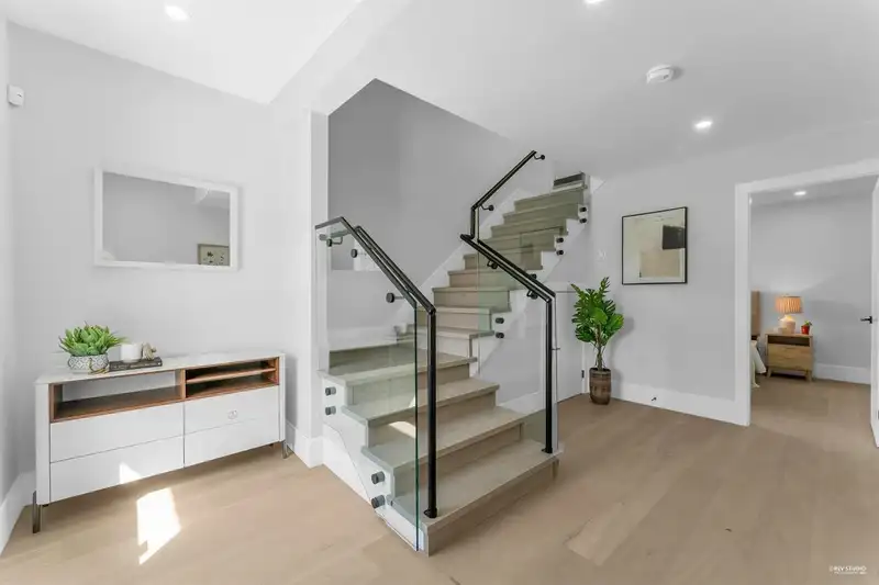102 15861 111A AVENUE - photo 2 of 25