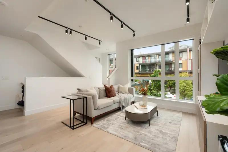 3984 DUMFRIES STREET - photo 3 of 31