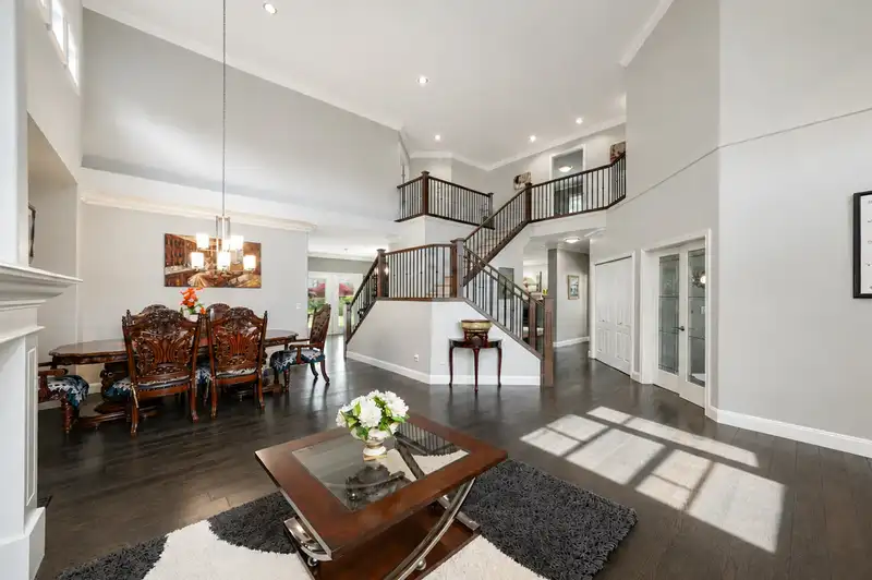 10 CEDARWOOD COURT - photo 4 of 40