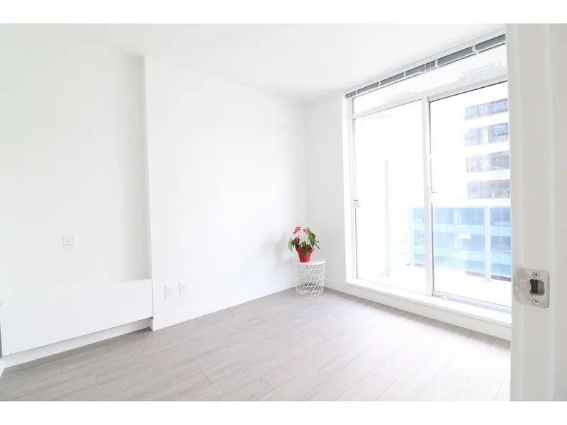 1607 13615 FRASER HIGHWAY - photo 2 of 25