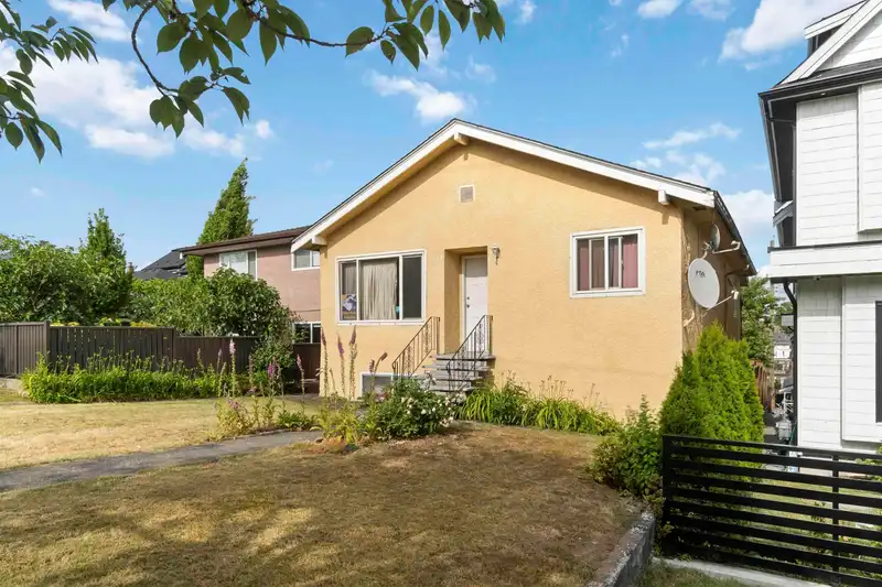 620 SLOCAN STREET - photo 4 of 35