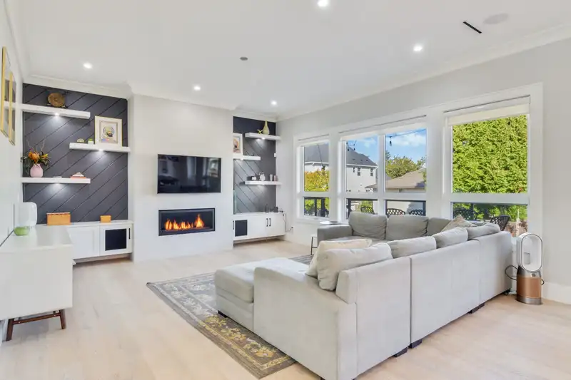 14149 16 AVENUE - photo 2 of 35