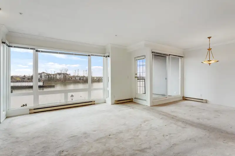 305 8 LAGUNA COURT - photo 4 of 32
