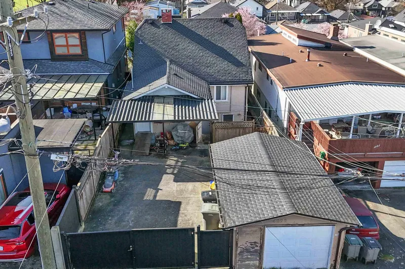 4890 DUMFRIES STREET - photo 3 of 5