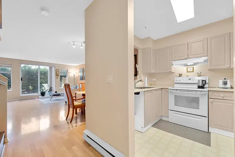 13 3428 ADANAC STREET - photo 3 of 24