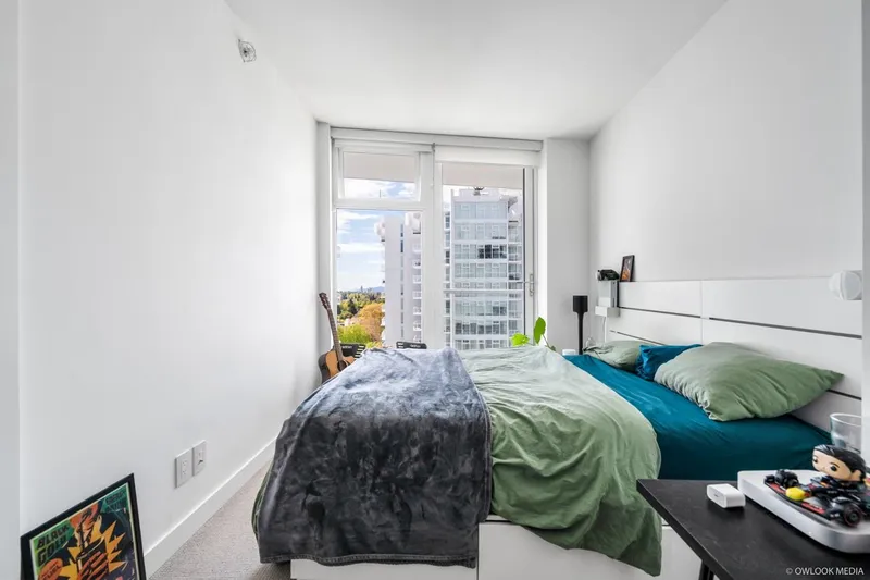 1210 2220 KINGSWAY - photo 3 of 25