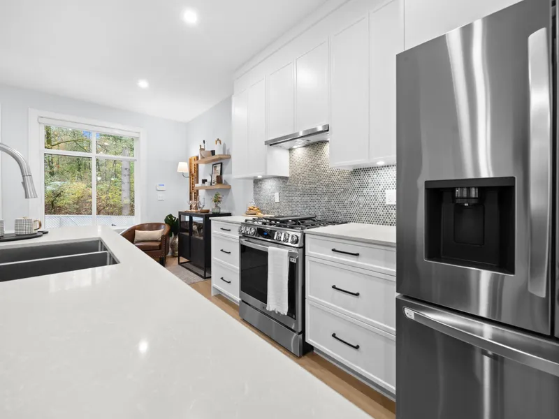 10 9688 182A STREET - photo 3 of 25