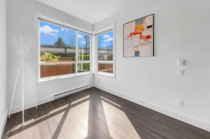 18 6868 BURLINGTON AVENUE - photo 3 of 25