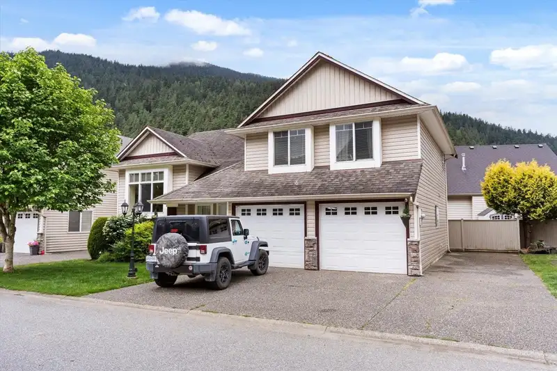 35 349 WALNUT AVENUE - photo 2 of 30