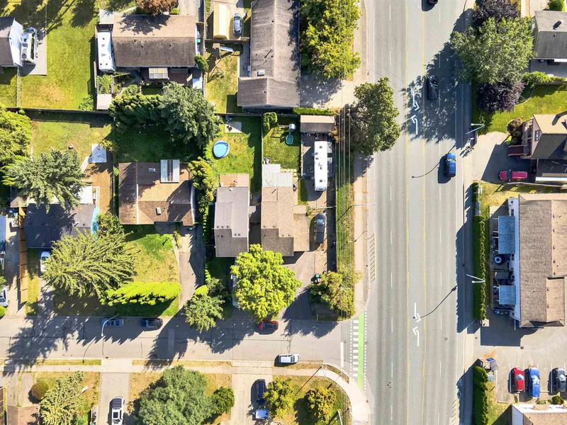 20804 52A AVENUE - photo 4 of 25